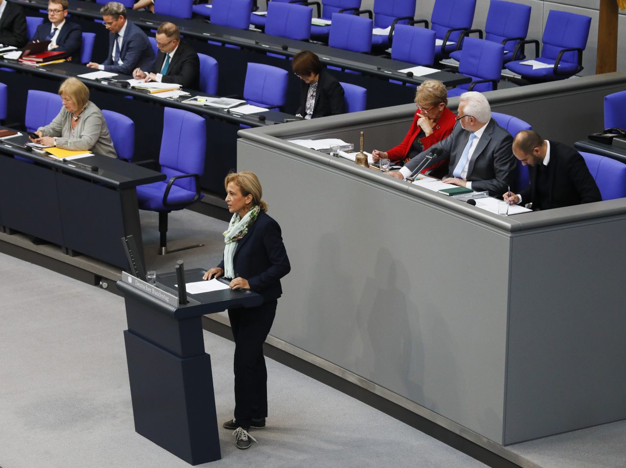 Canan Bayram bei der Arbeit im Reichstagsgebäude